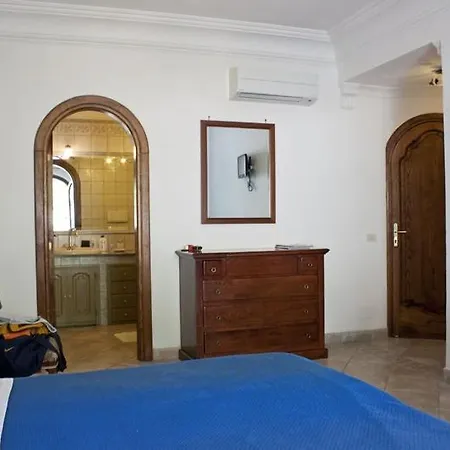 לינה וארוחת בוקר Bb