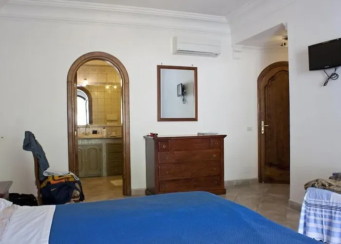 ベッド・アンド・ブレックファスト Bb